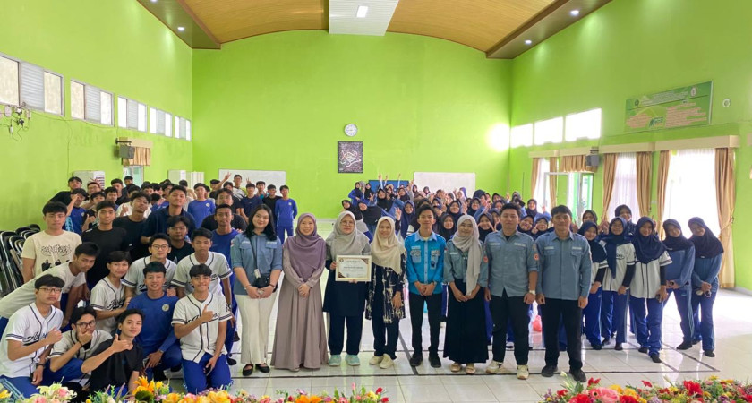 Cerdaskan Generasi Muda, HMJ Farmasi Poltekkes Tanjungkarang Edukasi DAGUSIBU di MAN 2 Bandar Lampung