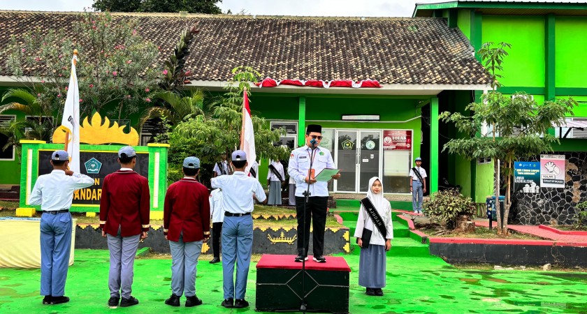 MAN 2 Bandar Lampung Gelar Serah Terima Jabatan Pengurus MPK, OSIM dan Ekstrakurikuler