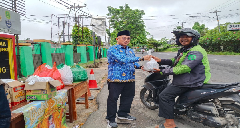 MAN 2 Bandar Lampung Wujudkan Kepedulian Lewat Baksos Bulan Bahasa