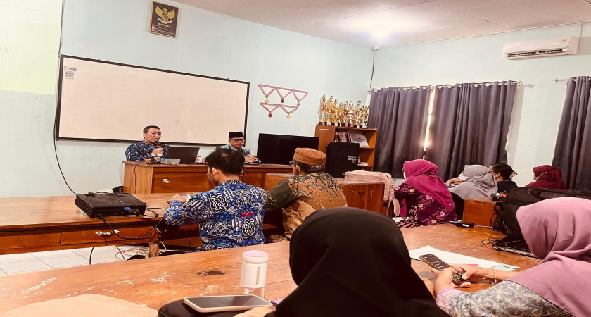 Guru Matematika MAN 2 Bandar Lampung Ikuti MGMP di MAN 1 Bandar Lampung