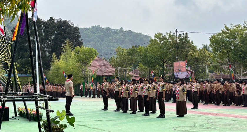 Camat Bumi Waras Jadi Pembina Upacara Hari Pramuka ke-65 di MAN 2 Bandar Lampung