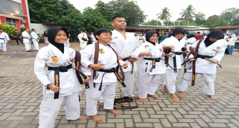 Annisa Noor Siswa MAN 2 Bandar Lampung Raih Sabuk Hitam Dalam Ujian Kenaikan Tingkat FORBIKAWA